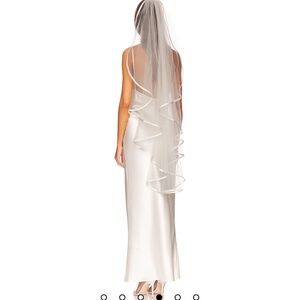 Ofrenda bridal veil